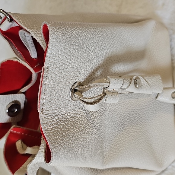 VERA PELLE LEATHER BUCKET BAG - Picture 11 of 16